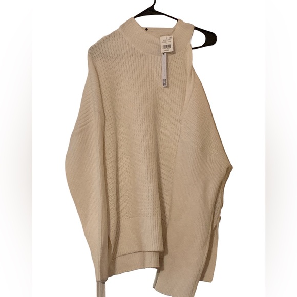 NWT Synchrony cable knit sweater/Large/100% Acrylic/peek-a boo shoulder - Picture 2 of 5